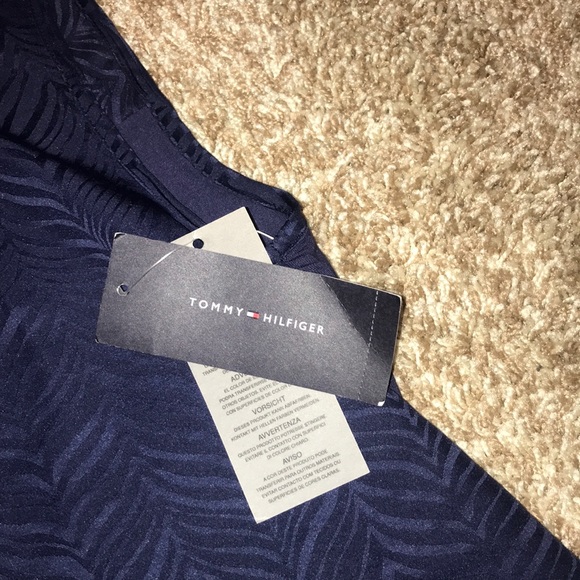 Tommy Hilfiger shirt new with tag size CD - Picture 2 of 4